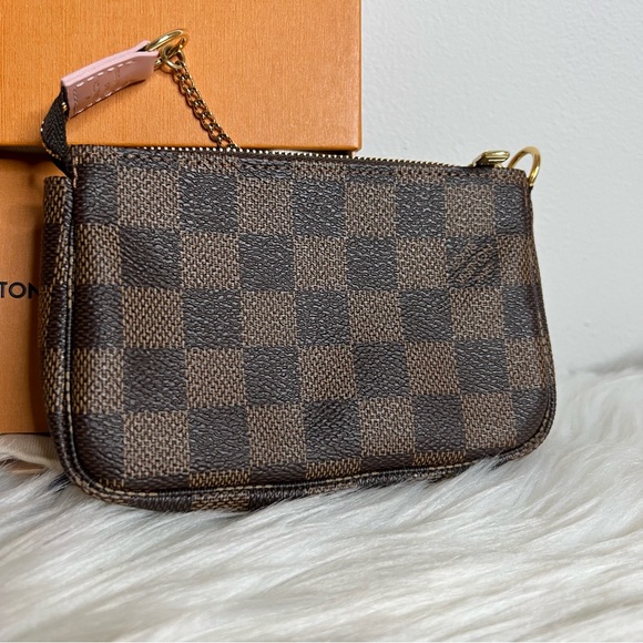 SOLD Brand New Louis Vuitton LV Vivienne doll Xmas Mini Pochette - Picture 5 of 5